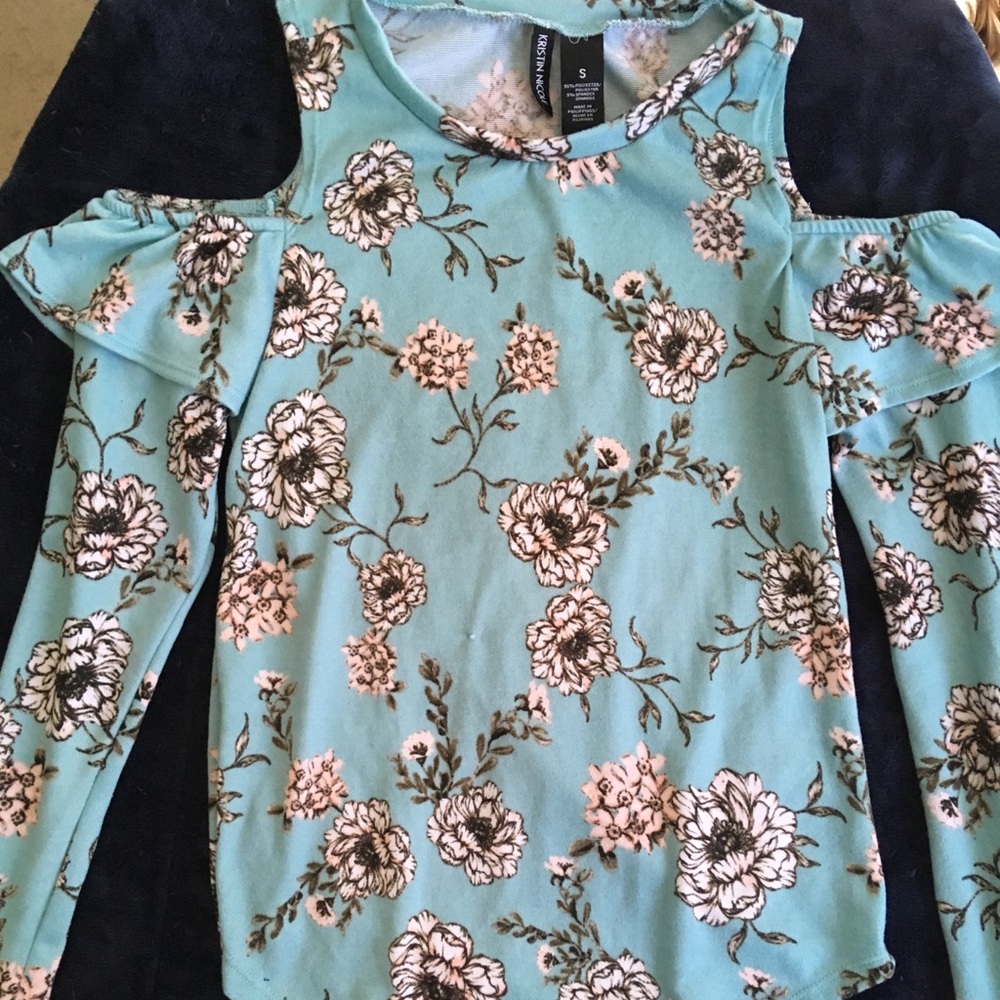 Light, clear shoulder long sleeve.